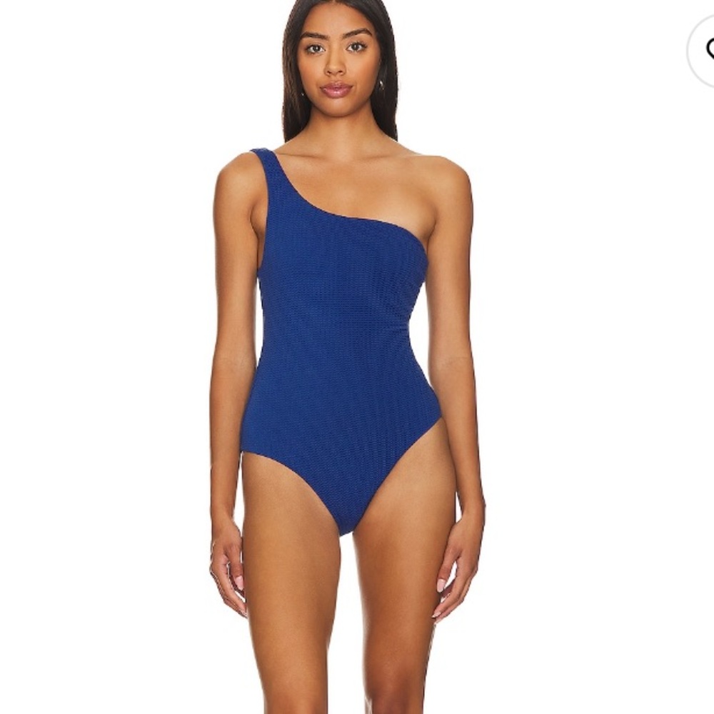 One piece swim